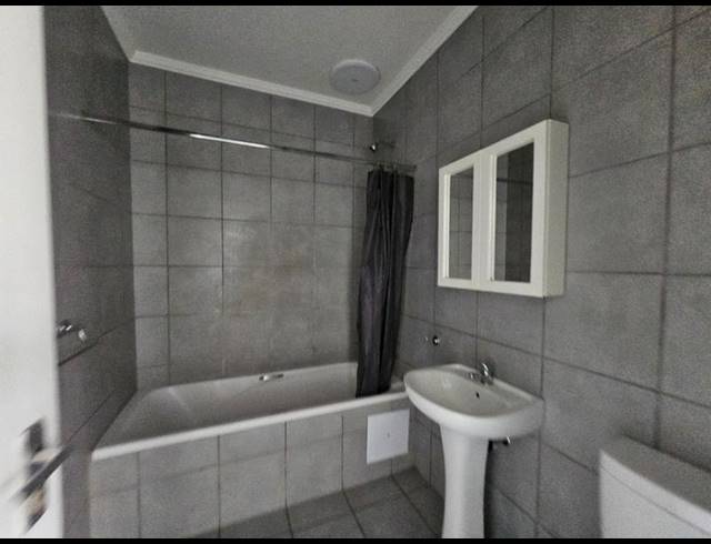 2 BEDROOM PROPERTY TO RENT IN FLORIDA